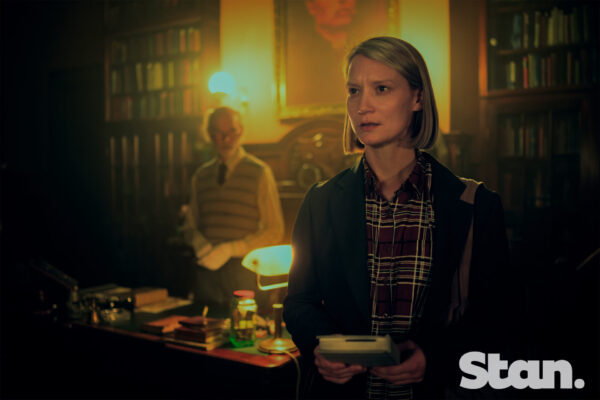 Mia-Wasikowska-1-600x400.jpg