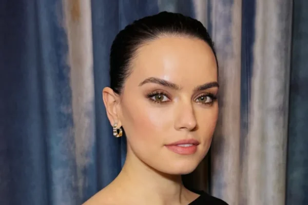 Daisy-Ridley-Headshot-e1792537168861-600x400.webp