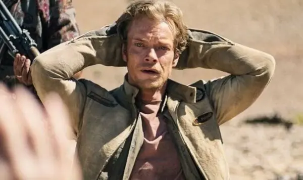 0_Alfie-Allen-as-Max-600x356.webp