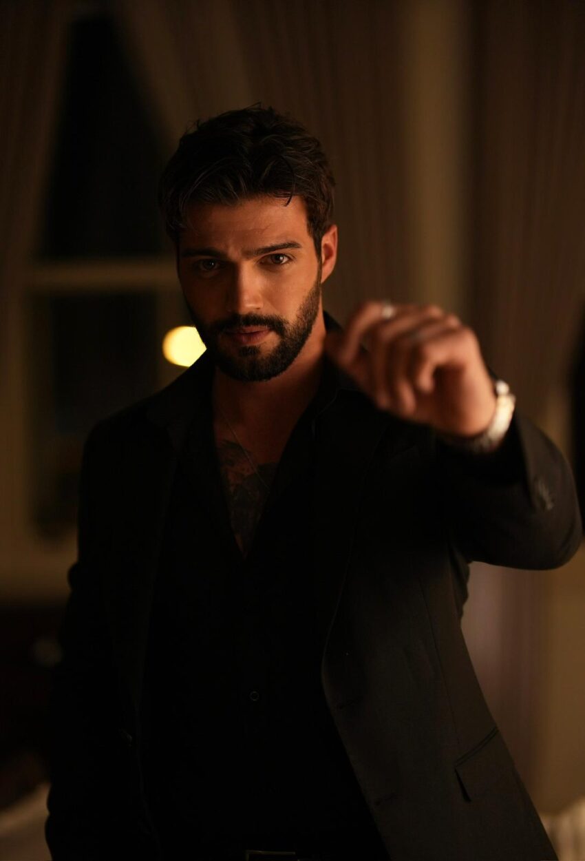 A.B.İ dizisinin damat Sefa’sı Mert Demirci oldu