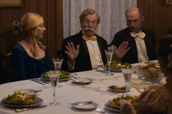jane-krakowski-larry-david-toby-huss-600x400.jpg