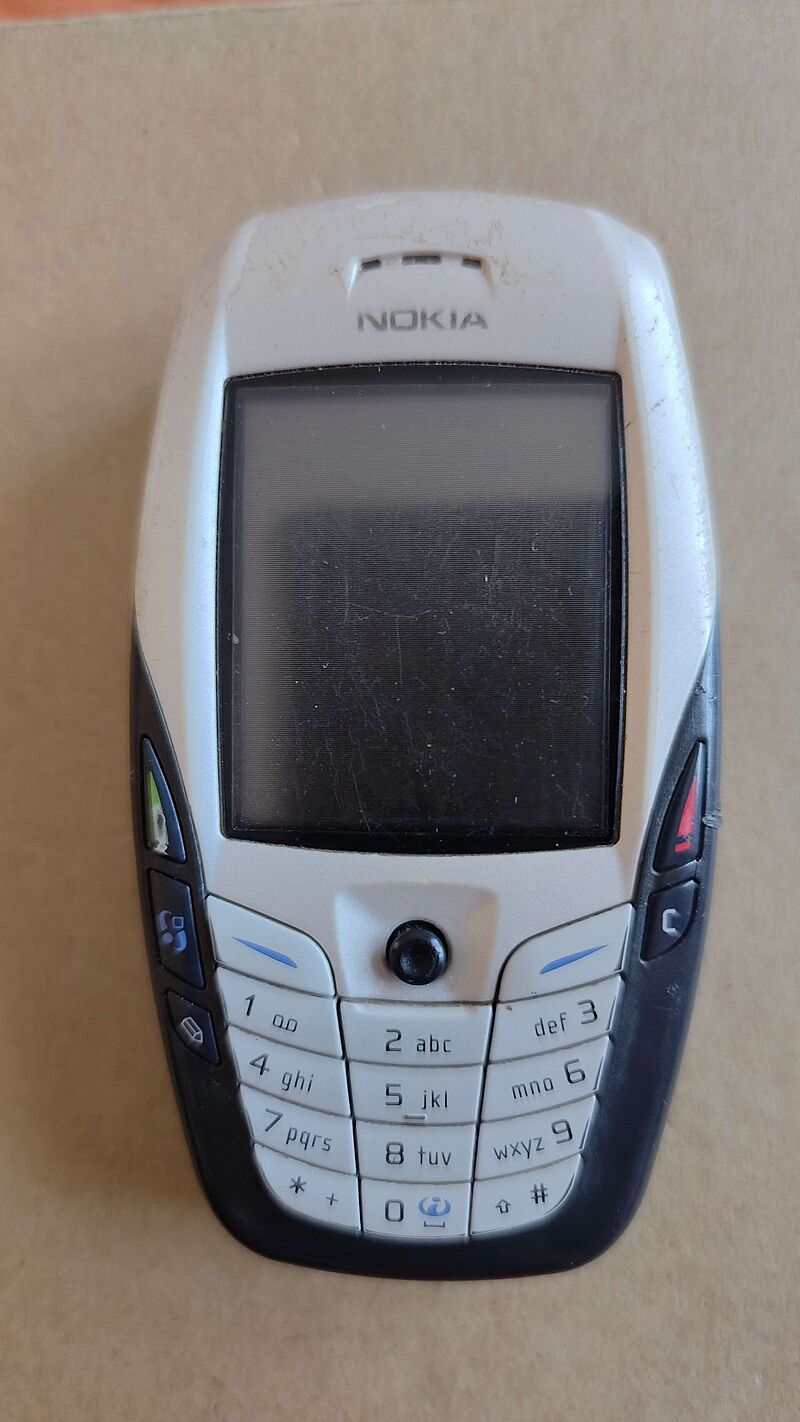 800px-Nokia_6600.jpg